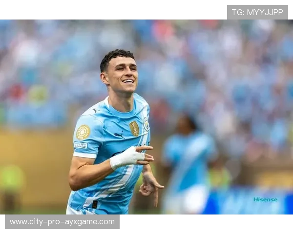 曼城福登折返跑位补射得手，球迷共同欢庆的荣耀时刻